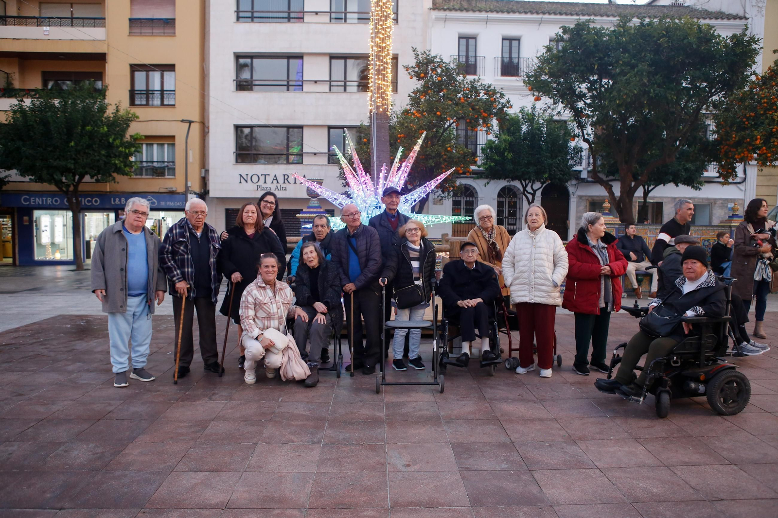 Las fotos del paseo en taxi al alumbrado de Navidad de Algeciras para los mayores