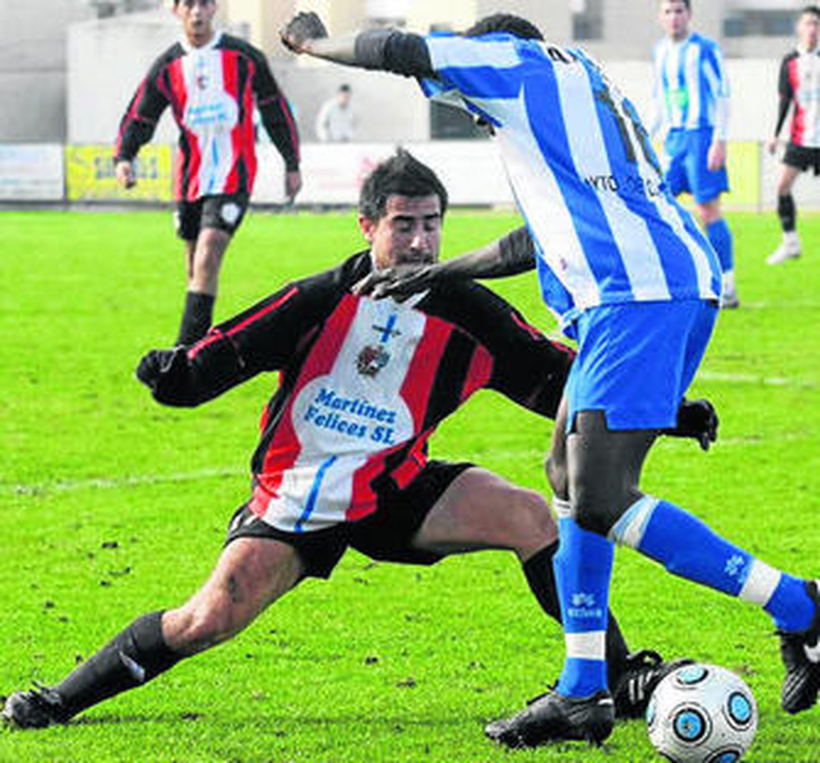 El arenero Juanma interrumpe el avance de Armando.