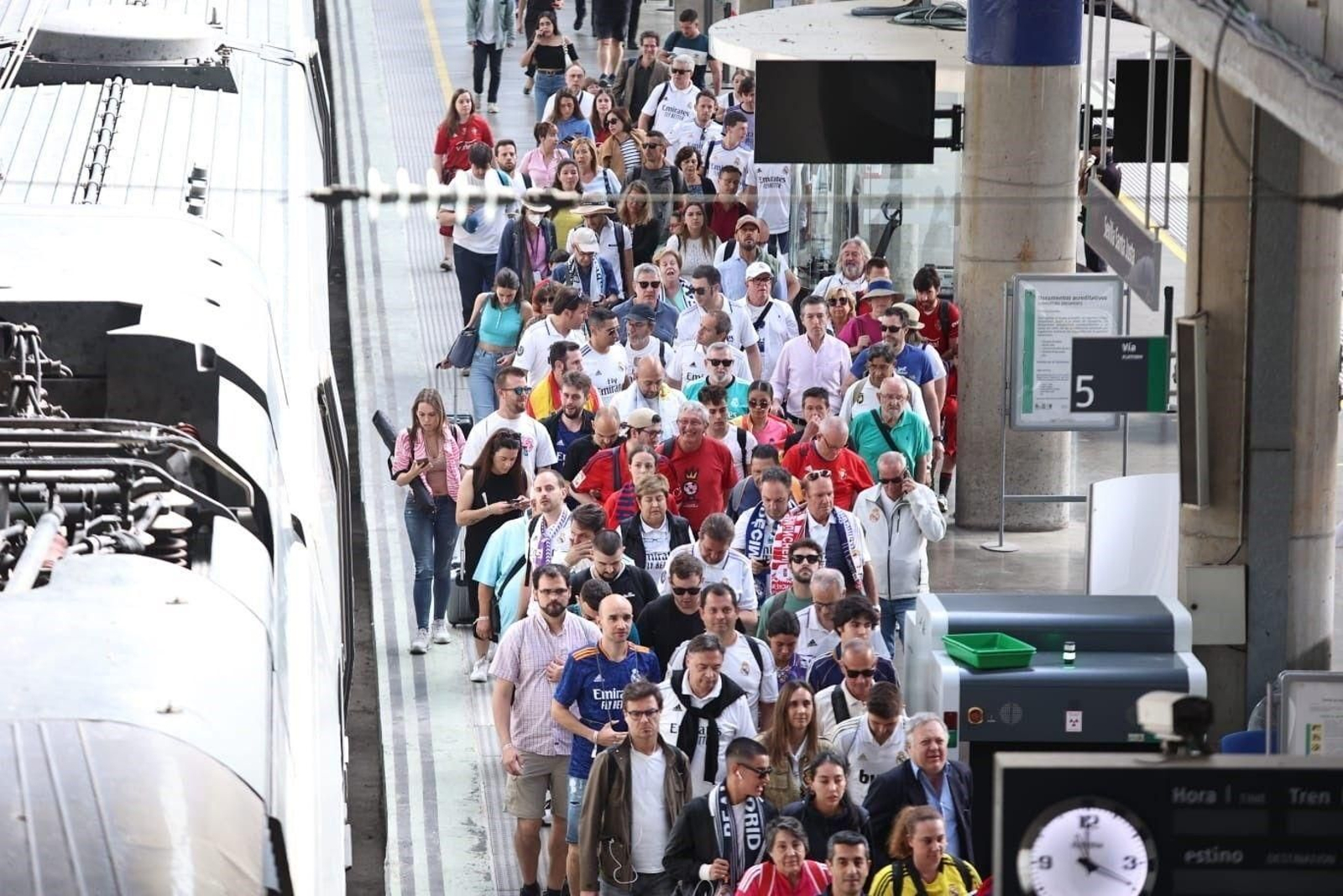 Las fotos de aficionados de Real Madrid y Osasuna el día de la final de Copa en Sevilla