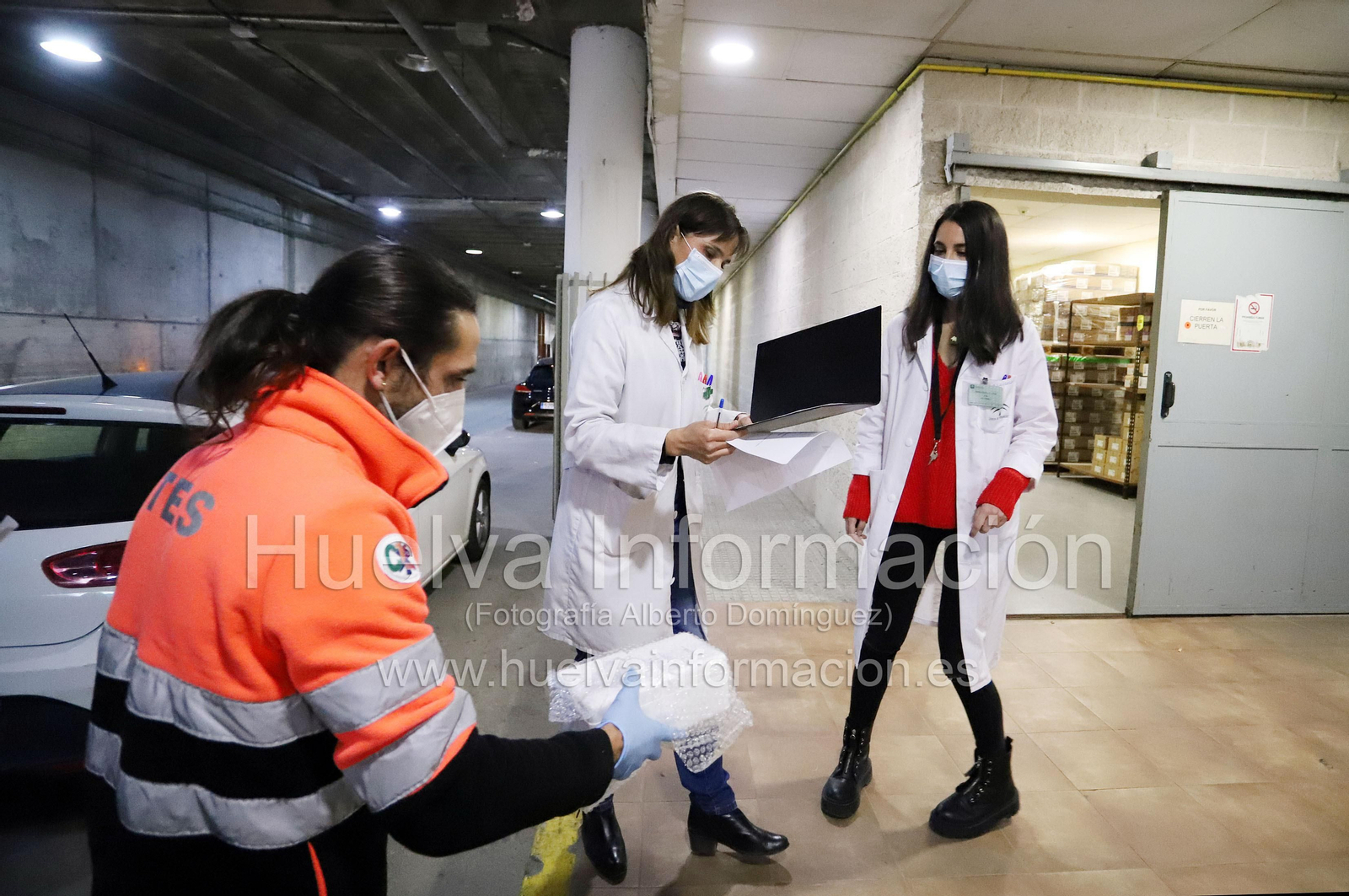 La llegada de las vacunas de la Covid-19 a Huelva en imágenes