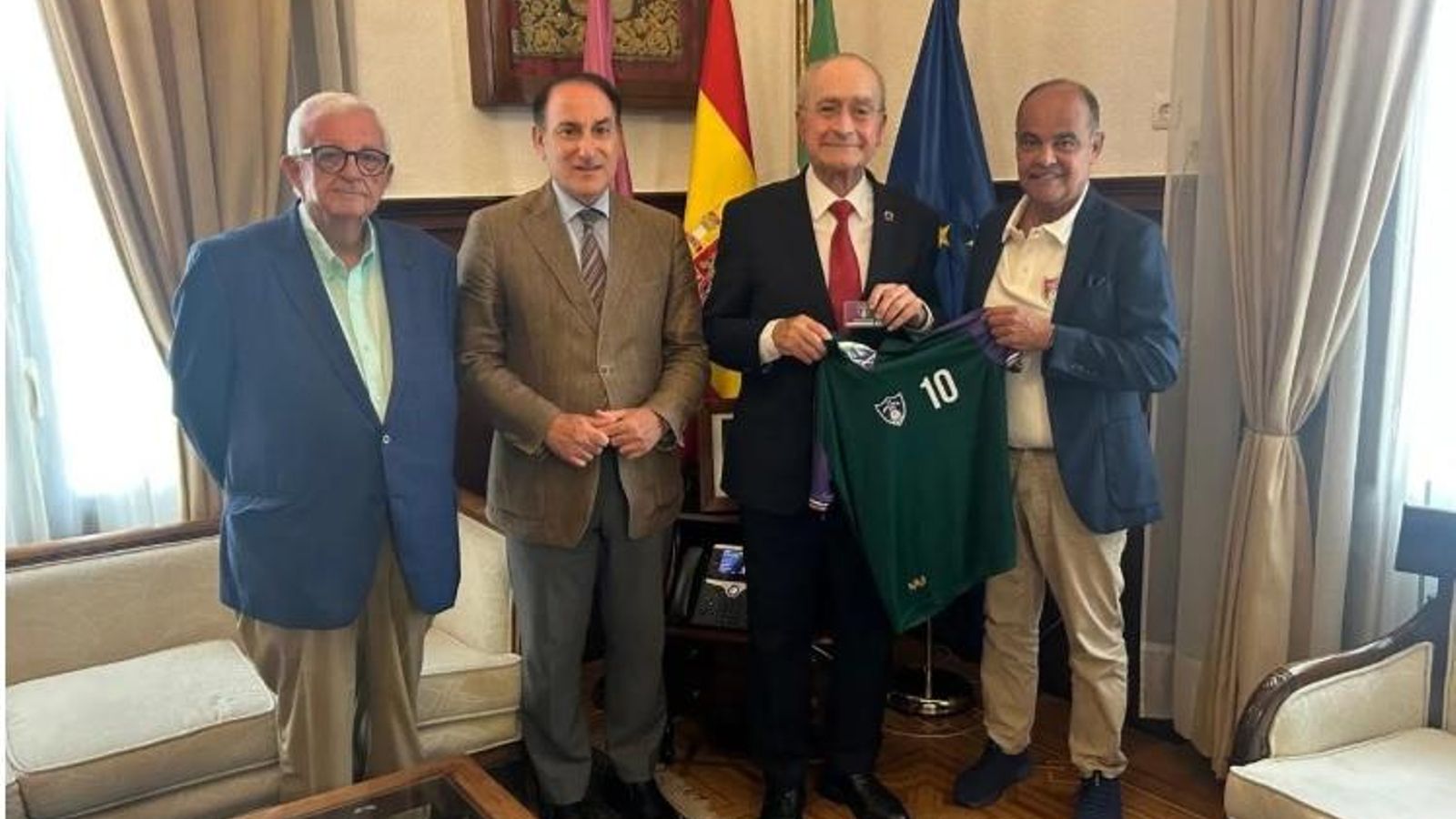 Visita al Ayuntamiento del CD Malacitano. Visita al Ayuntamiento del CD Malacitano.