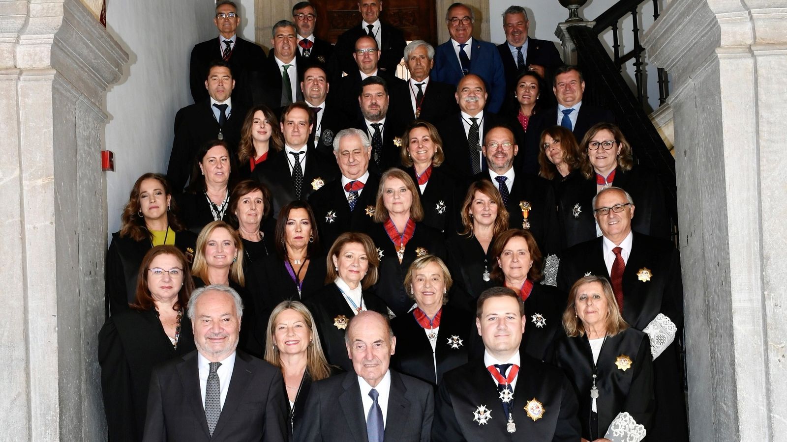 Foto de familia de todos los asistentes al acto celebrado este jueves en Granada.