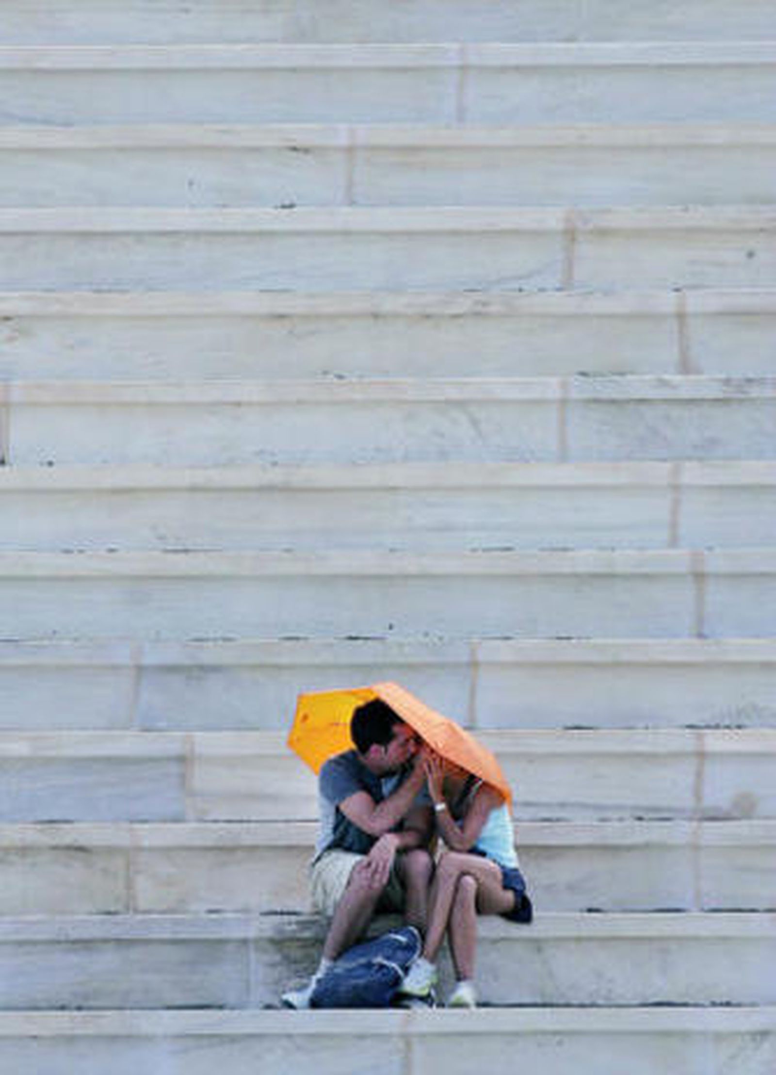 Cuando hay infección, los farmacéuticos aconsejan evitar besos.