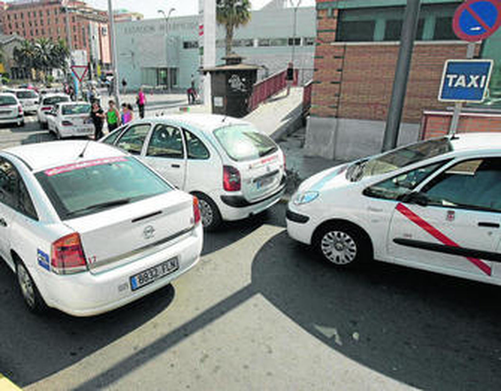 Un total de 233 vehículos trabajan con Radio Taxi y otros 50 lo hacen con Tele Taxi.