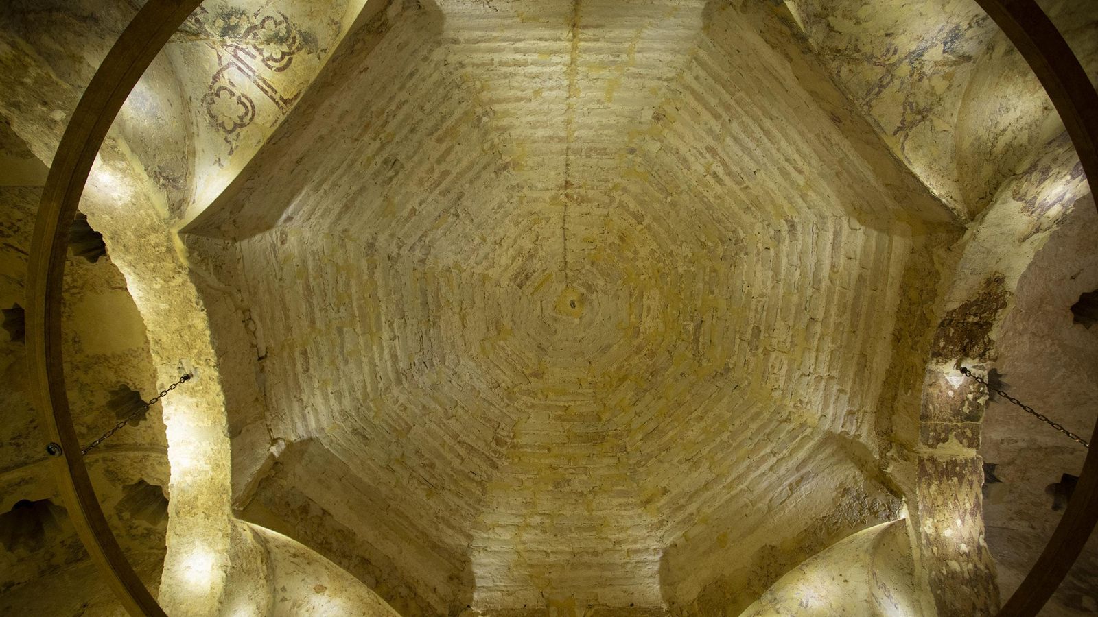 La cúpula que preside el bar, transformada en el siglo XVI o XVII.