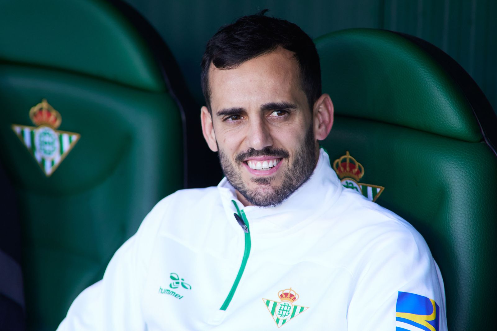 El Betis anuncia la renovación de Juanmi hasta 2026