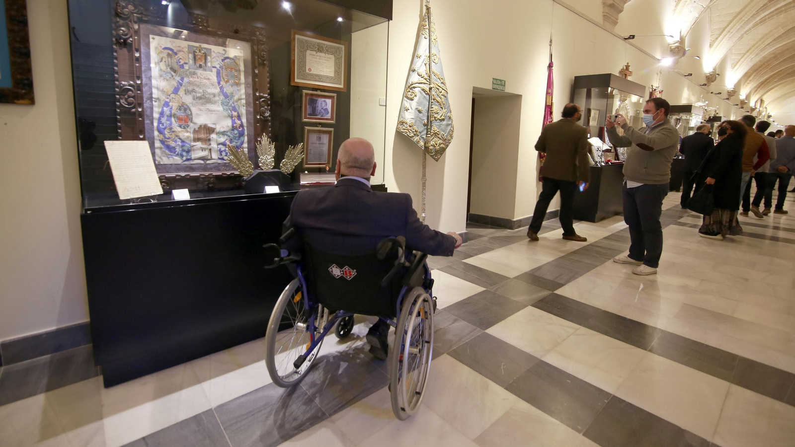 Imágenes de la magna exposición de las cofradías en Los Claustros