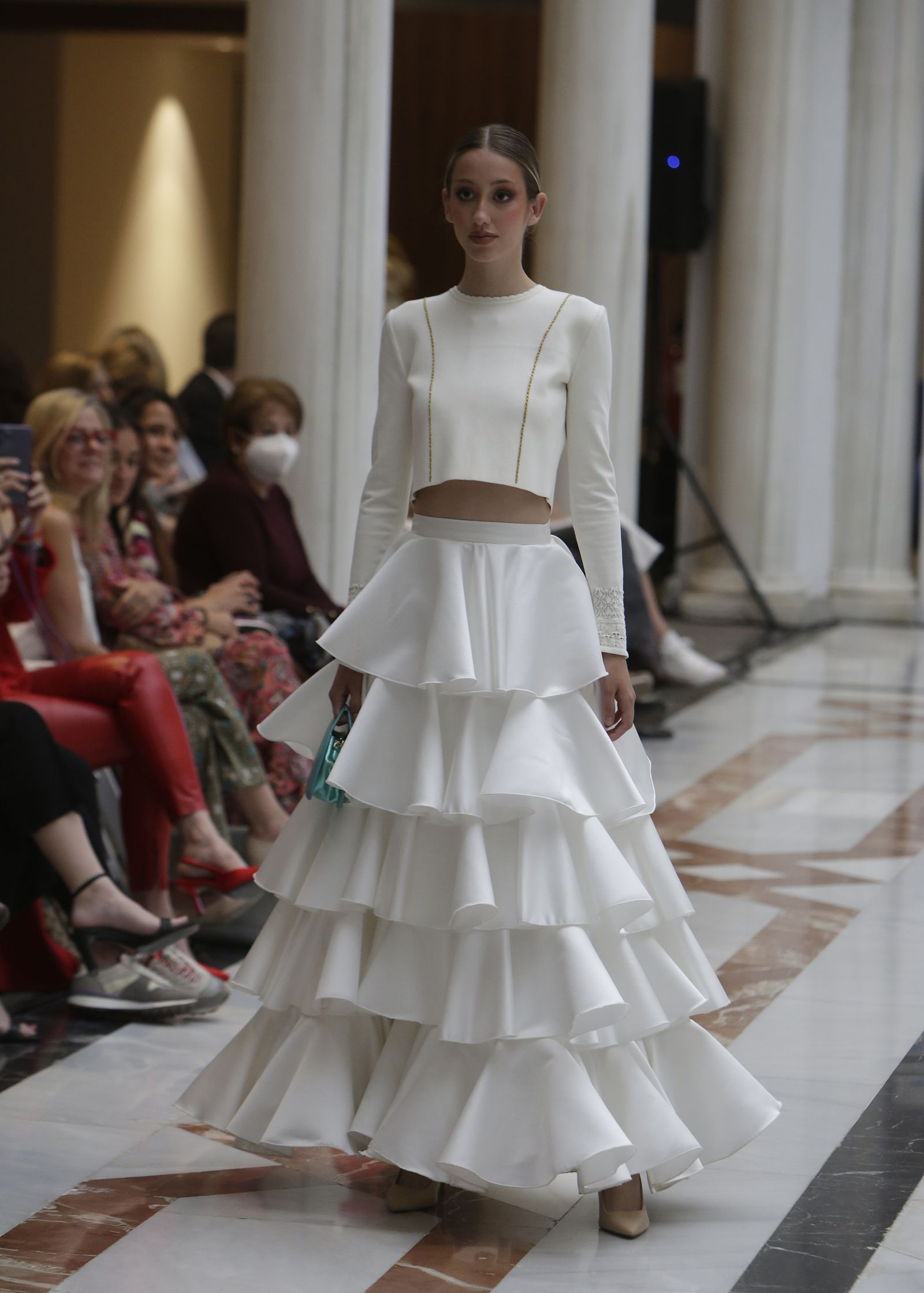 Desfile moda flamenca en las vísperas de la Feria de Abril CaixaBank