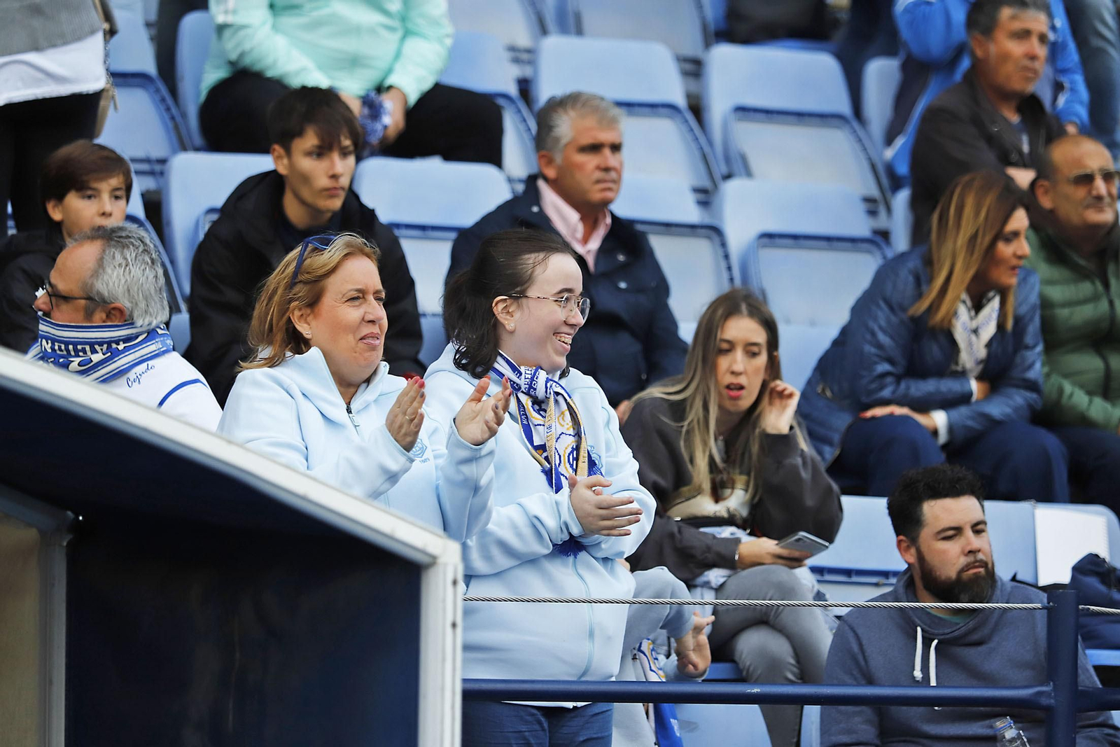Imágenes del ambiente en el Recreativo de Huelva - San Fernando