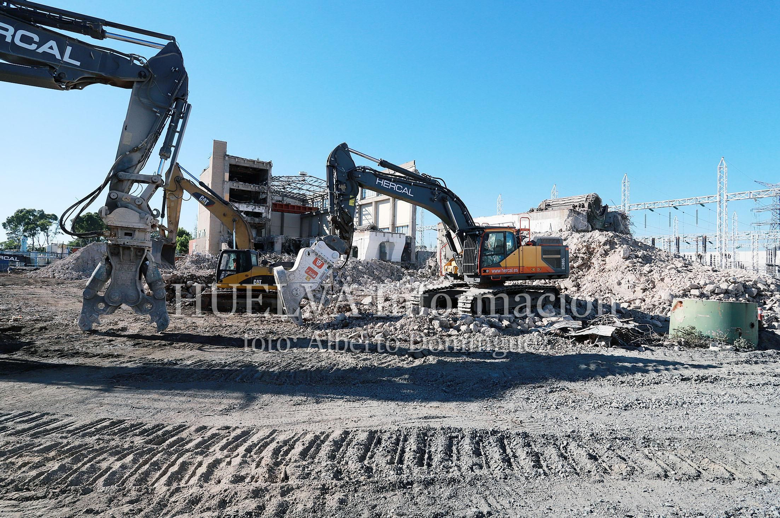 Imágenes del simulacro de los Bomberos de Huelva con la Unidad Canina