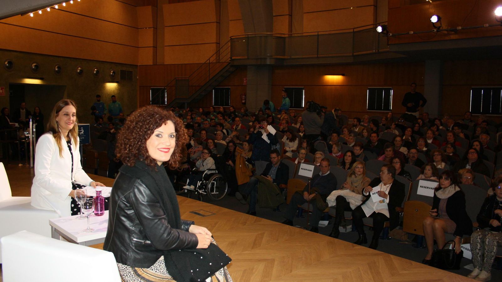Rocío Perez y María Eugenia Limón ayer en La Rábida.
