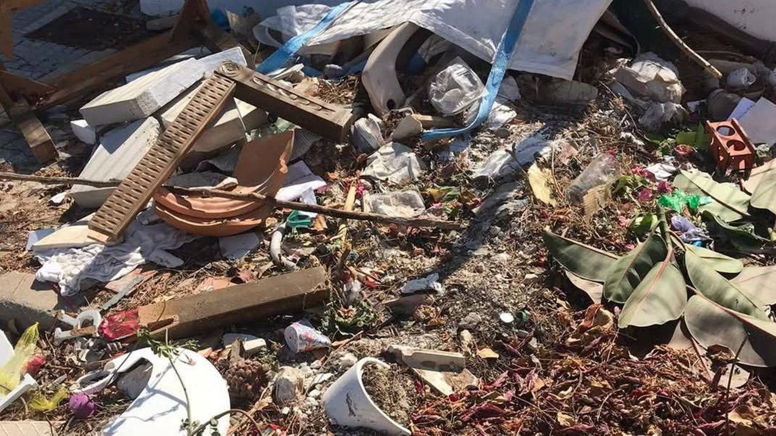 Basura acumulada en la zona de Urbasur.
