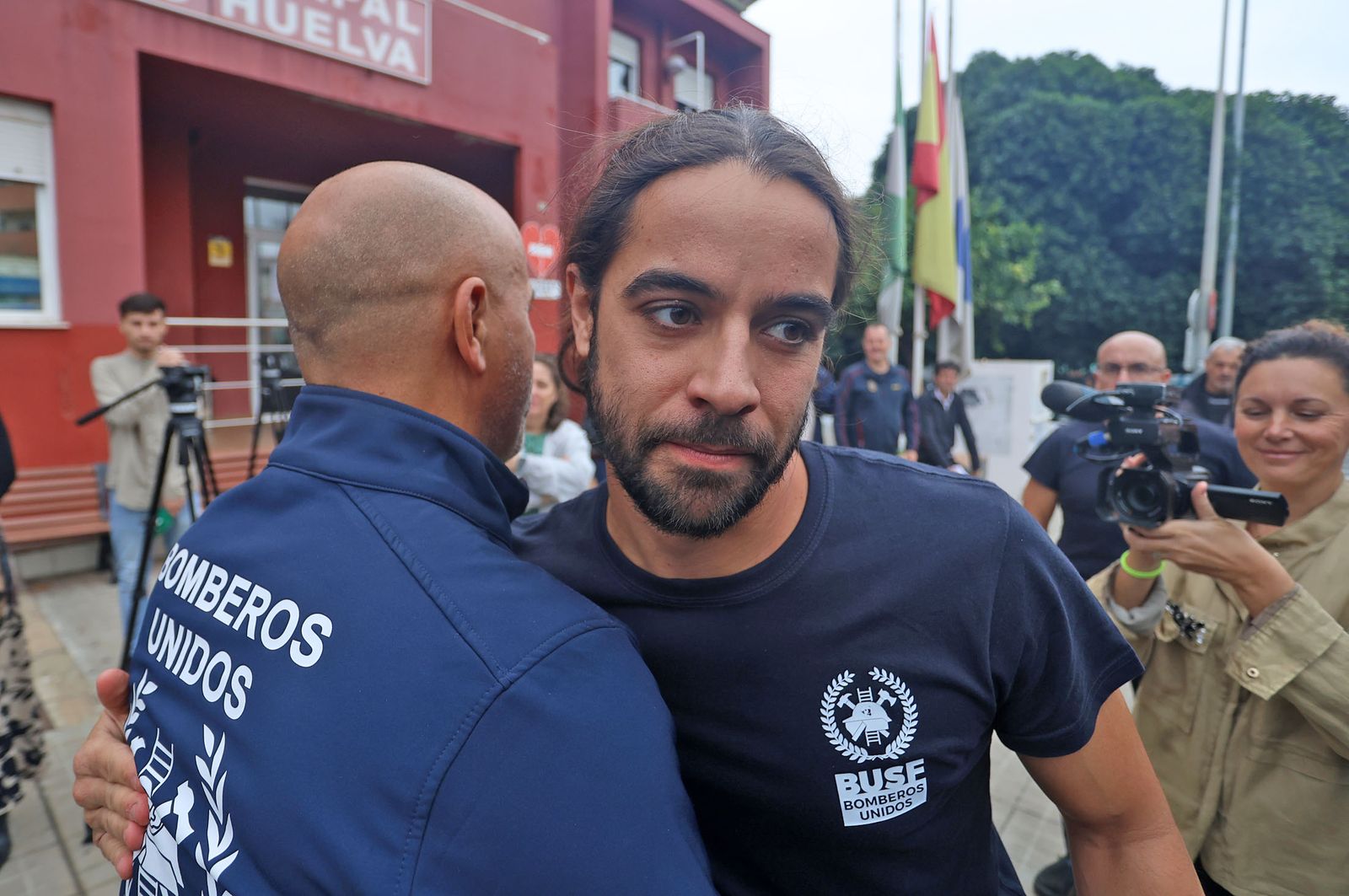 Imágenes de la partida de los bomberos de BUSF Huelva hacia Valencia