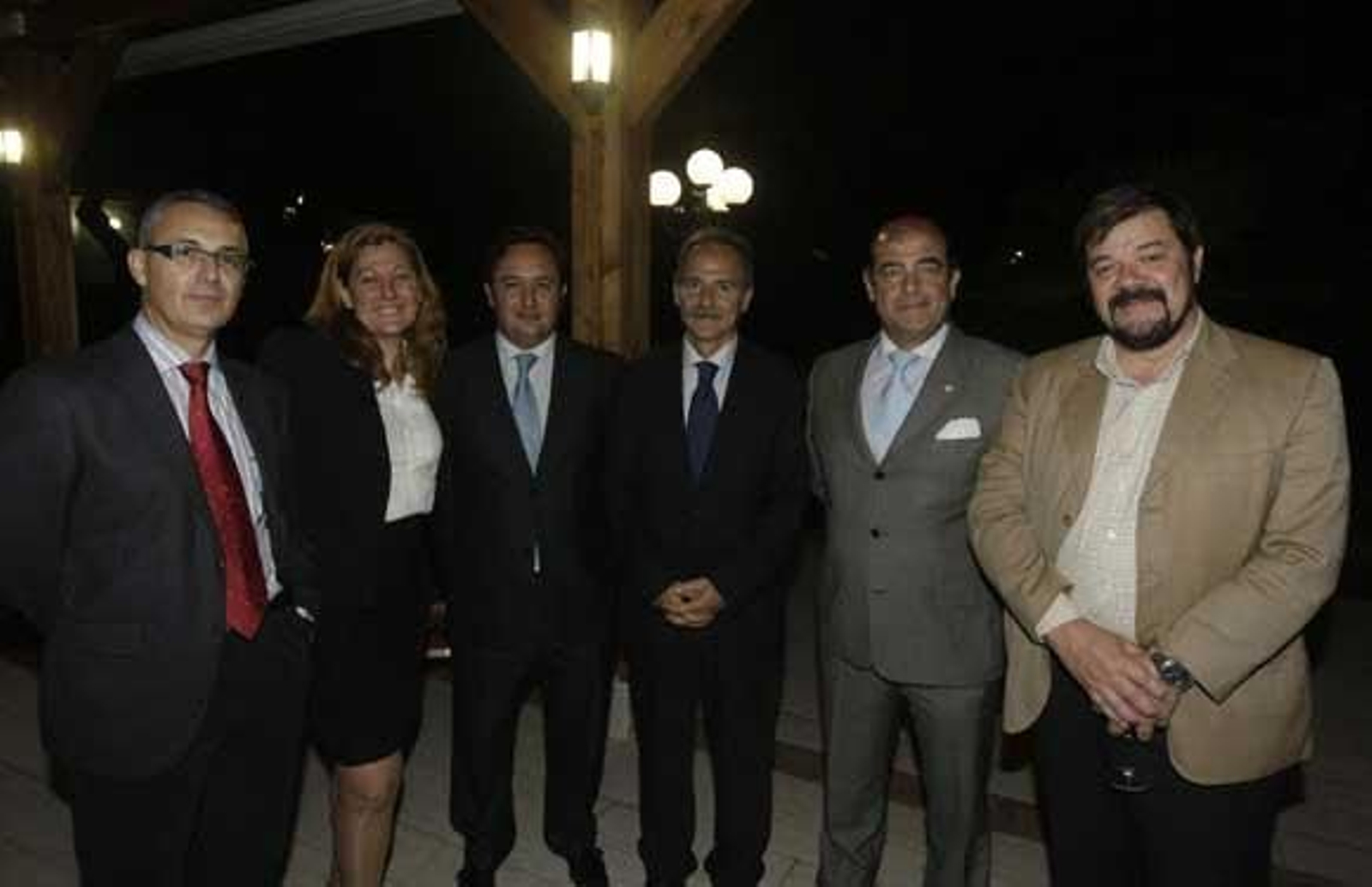 Juan Lozano, concejal de Puertos en Algeciras; Rosa Macías, Juan Carlos Carmona, director del hotel Guadacorte Park; Salvador de la Encina, presidente de la comisión de Fomento del Congreso; Ángel Piña y Pedro García./Fotos:Erasmo Fenoy

Foto: Erasmo Fenoy