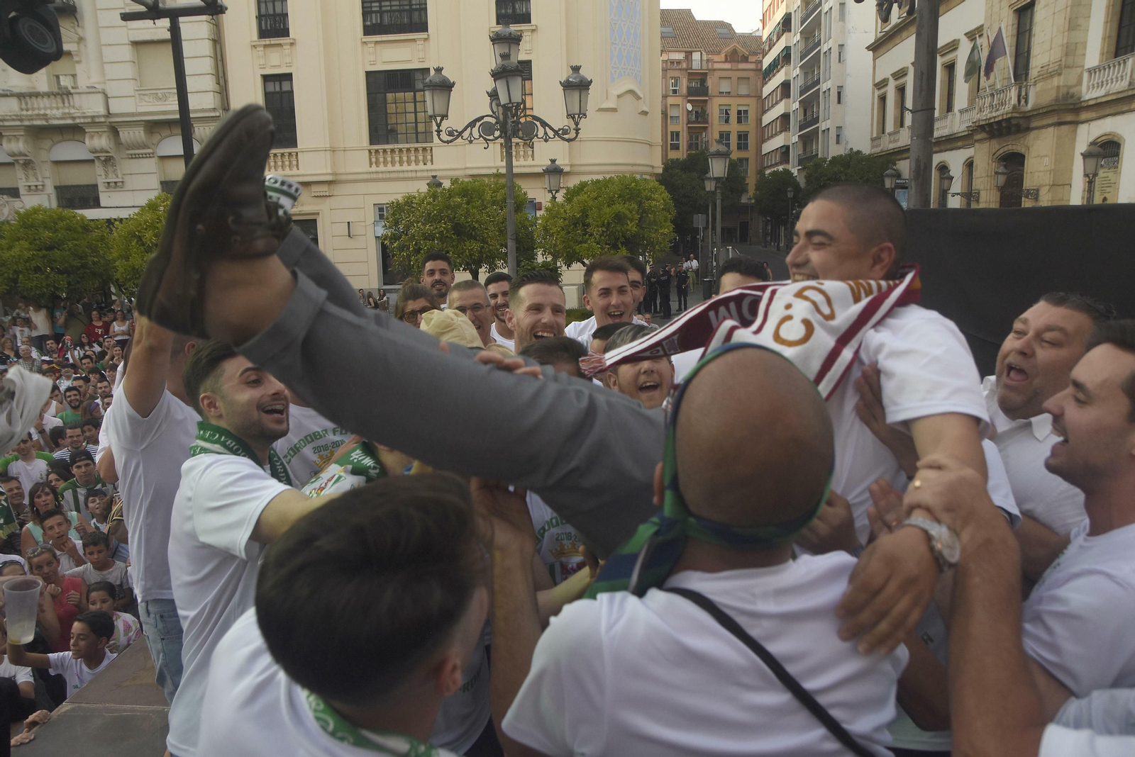 Las fotos de la fiesta del ascenso del Córdoba CF Futsal en las Tendillas.