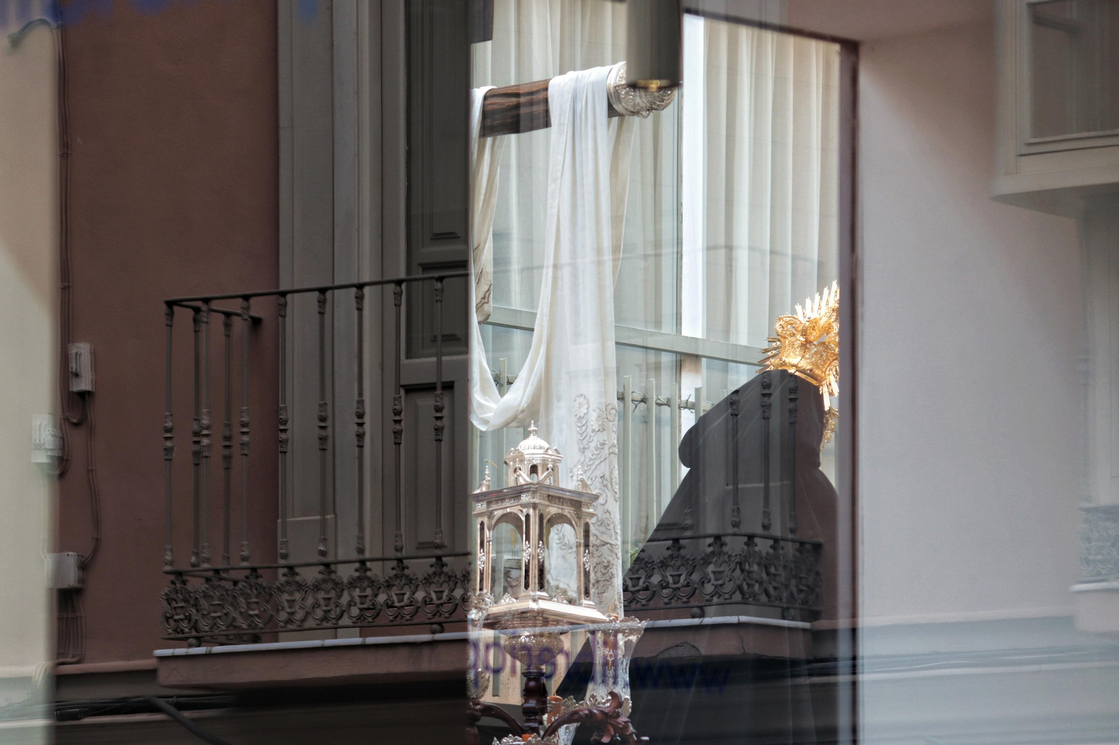 Santa Cruz en el Jueves Santo de Málaga, en imágenes