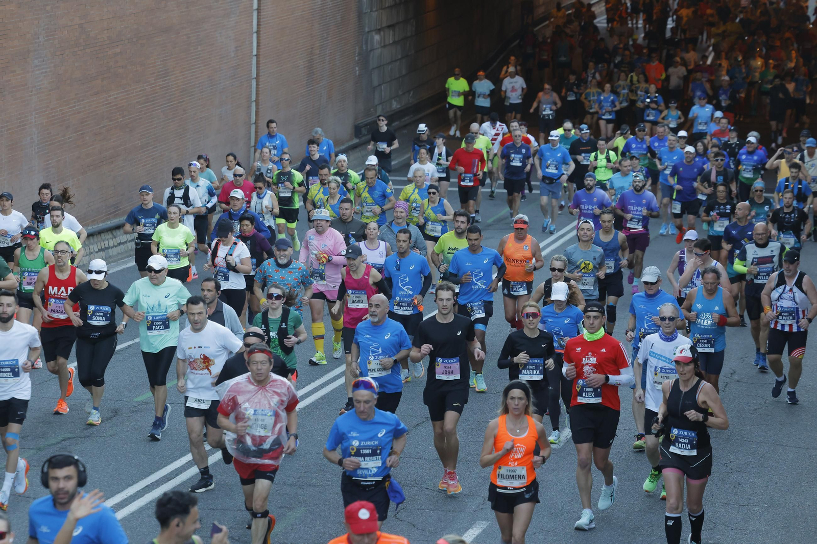 Búscate en el Zurich Maratón de Sevilla 2025