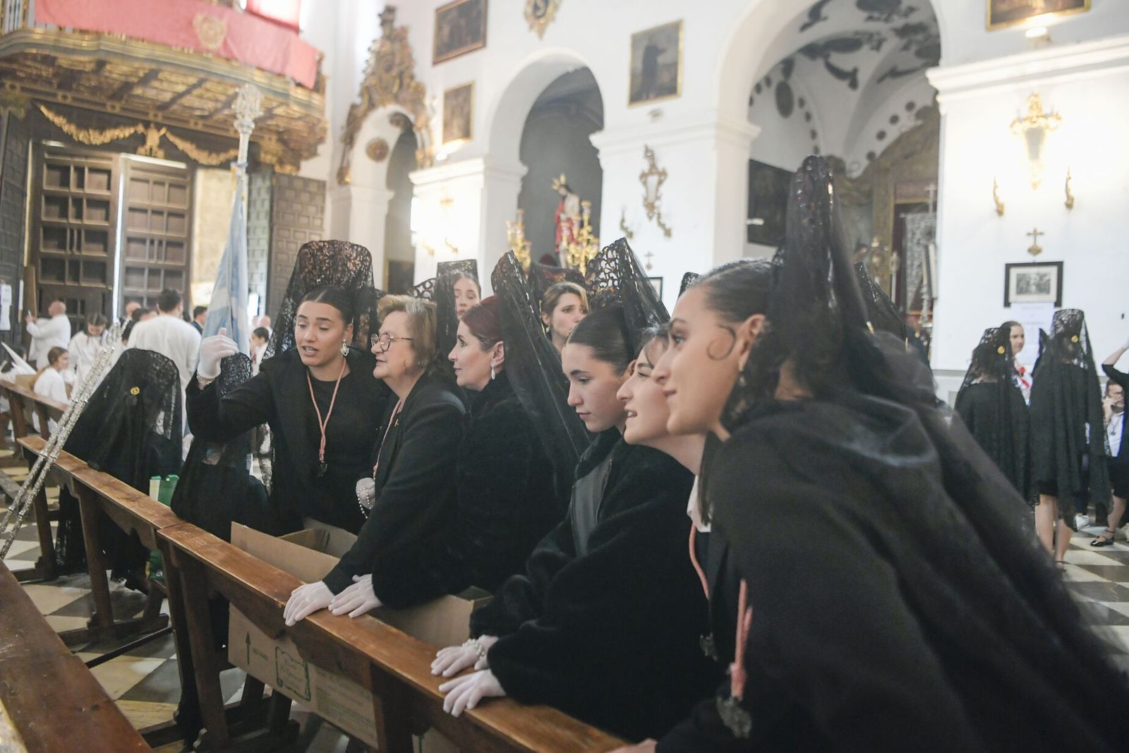 Así vivió Granada la salida de la Cofradía de los Dolores 2025