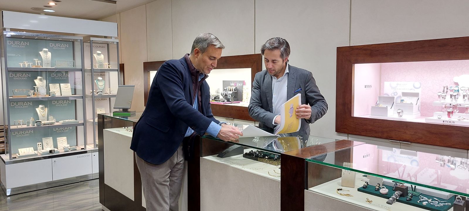 Amós García presenta la Guía de Comercio