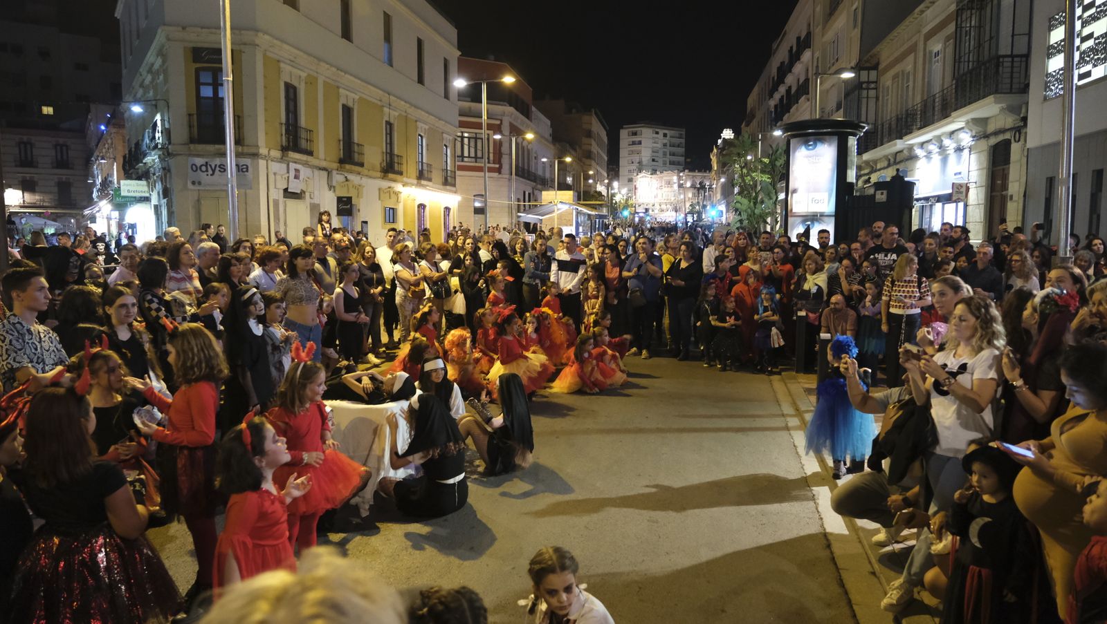Las imágenes de la Noche en Negro en Almería, Halloween.