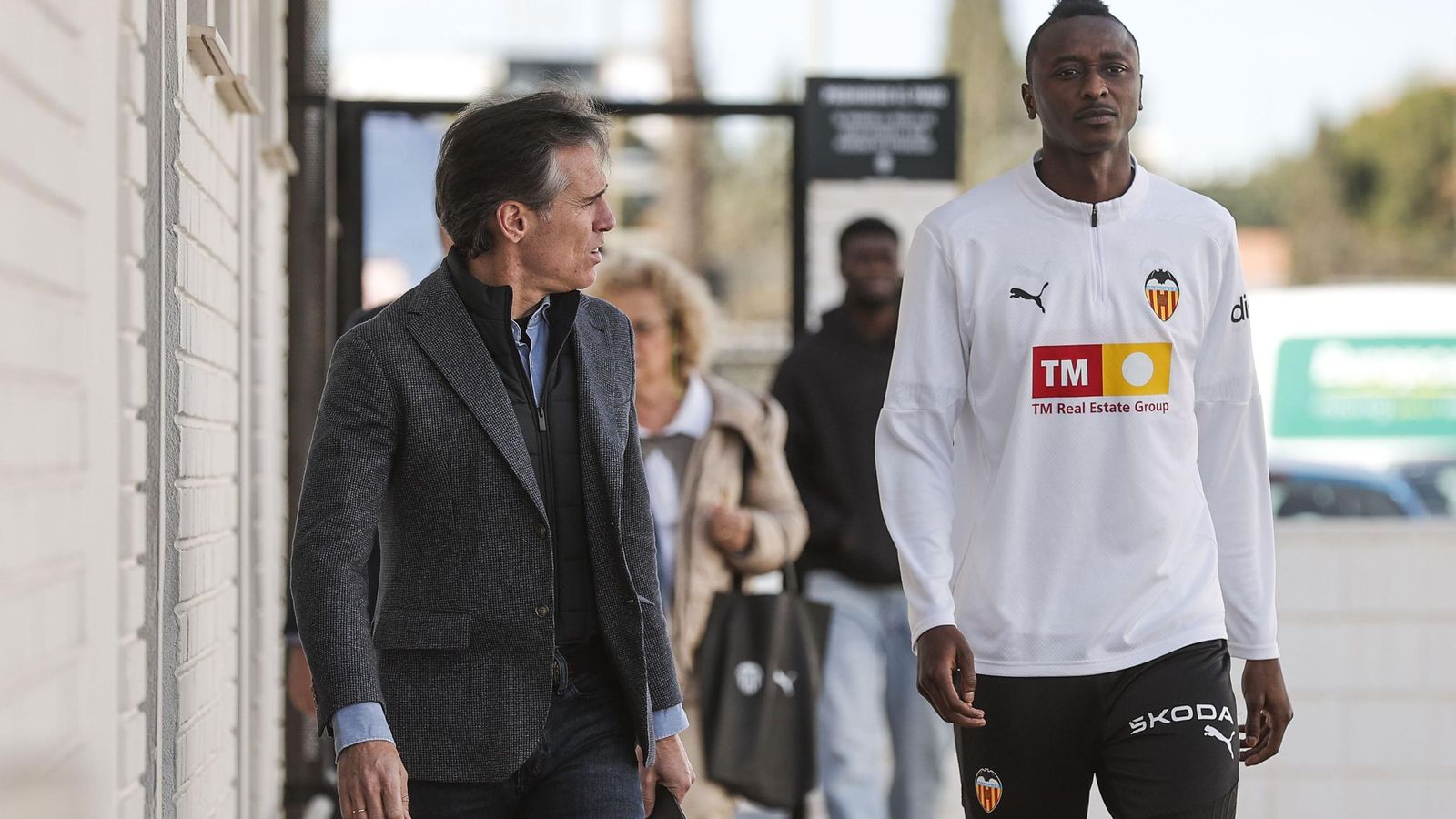 Con Sadiq, el día de la presentación del nigeriano como jugador ché