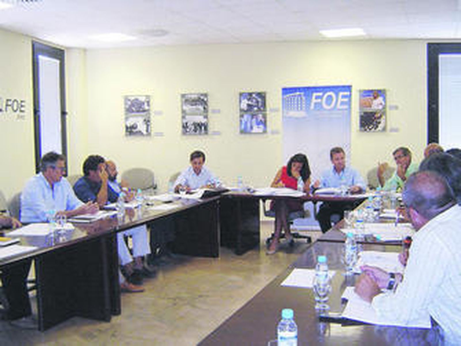 Un momento de la junta celebrada ayer en la sede de la FOE.