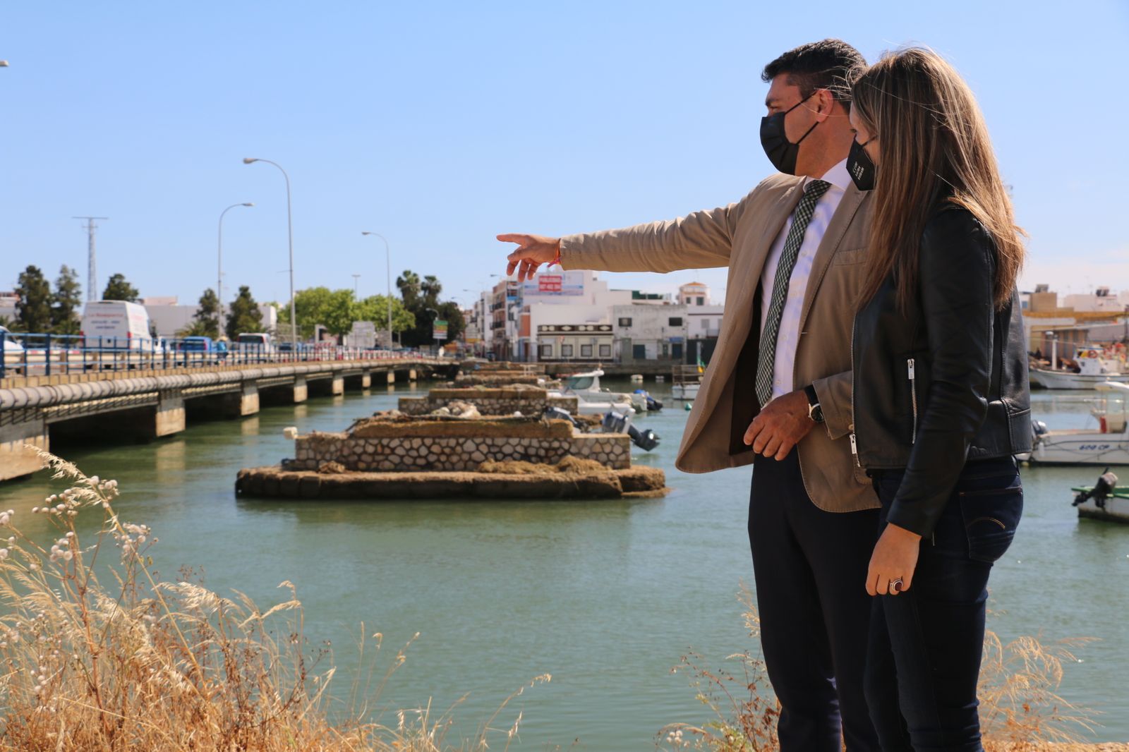 María Ponce y Andrés Aguilera, en el puente Infanta Cristina.