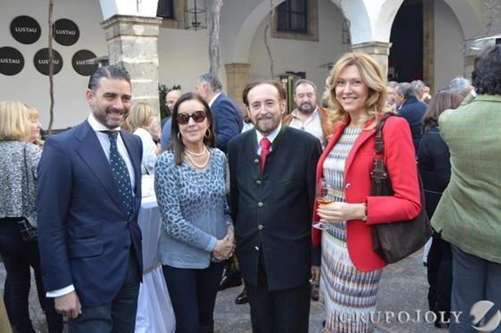 Matías Urrea, la pintora Clelia Muchetti, José Carlos Ruiz-Berdejo y Carmen Carpintero.

Foto: Ignacio Casas de Ciria