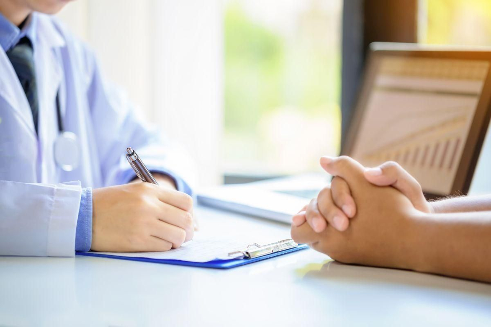 La incomparecencia a las revisiones periódicas puede causar el cese de la incapacidad temporal.