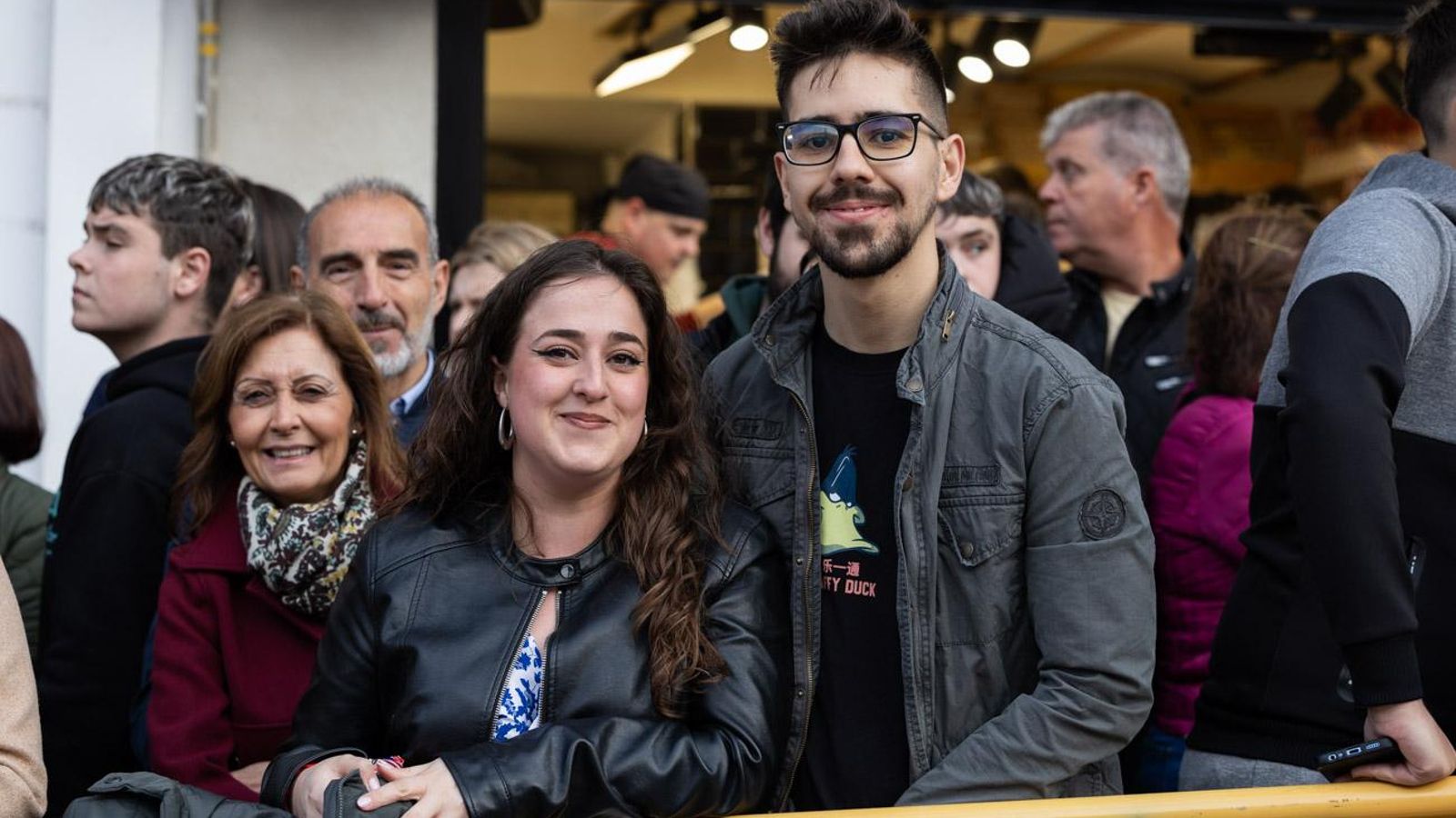 Los cofrades se rinden ante los grandes pasos de misterio del Lunes Santo