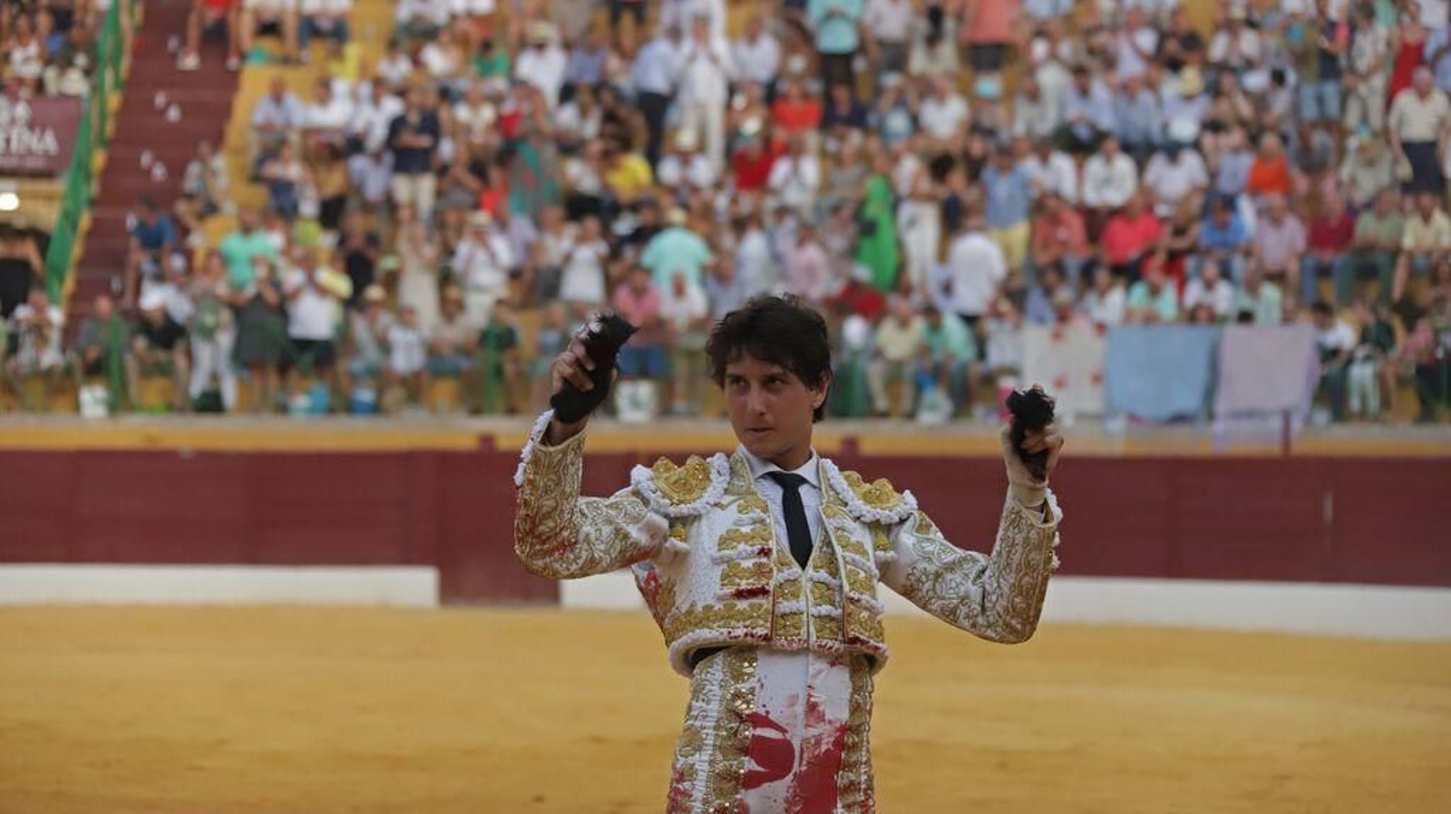 El peruano Roca Rey cortó tres orejas en la feria de La Línea 2022. El peruano Roca Rey cortó tres orejas en la feria de La Línea 2022.