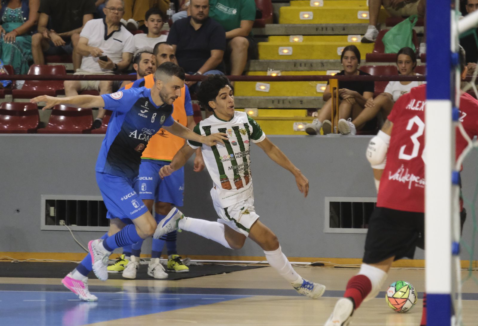 La victoria del Córdoba Futsal ante el Viña Albali Valdepeñas, en imágenes