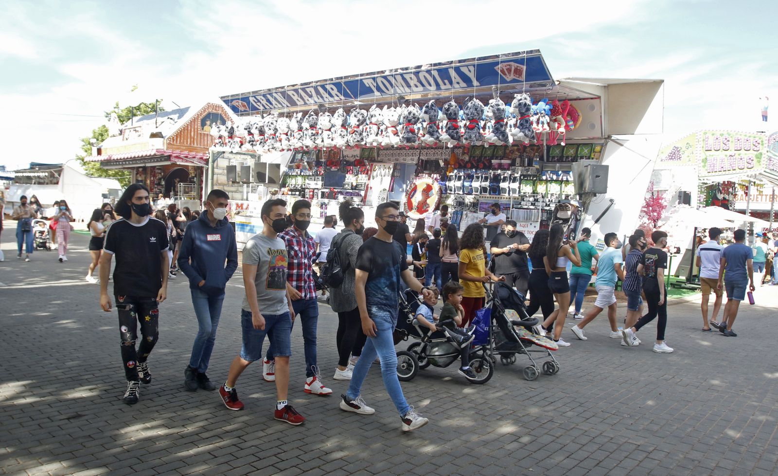 Primera jornada en el parque de atracciones de El Arenal, en imágenes