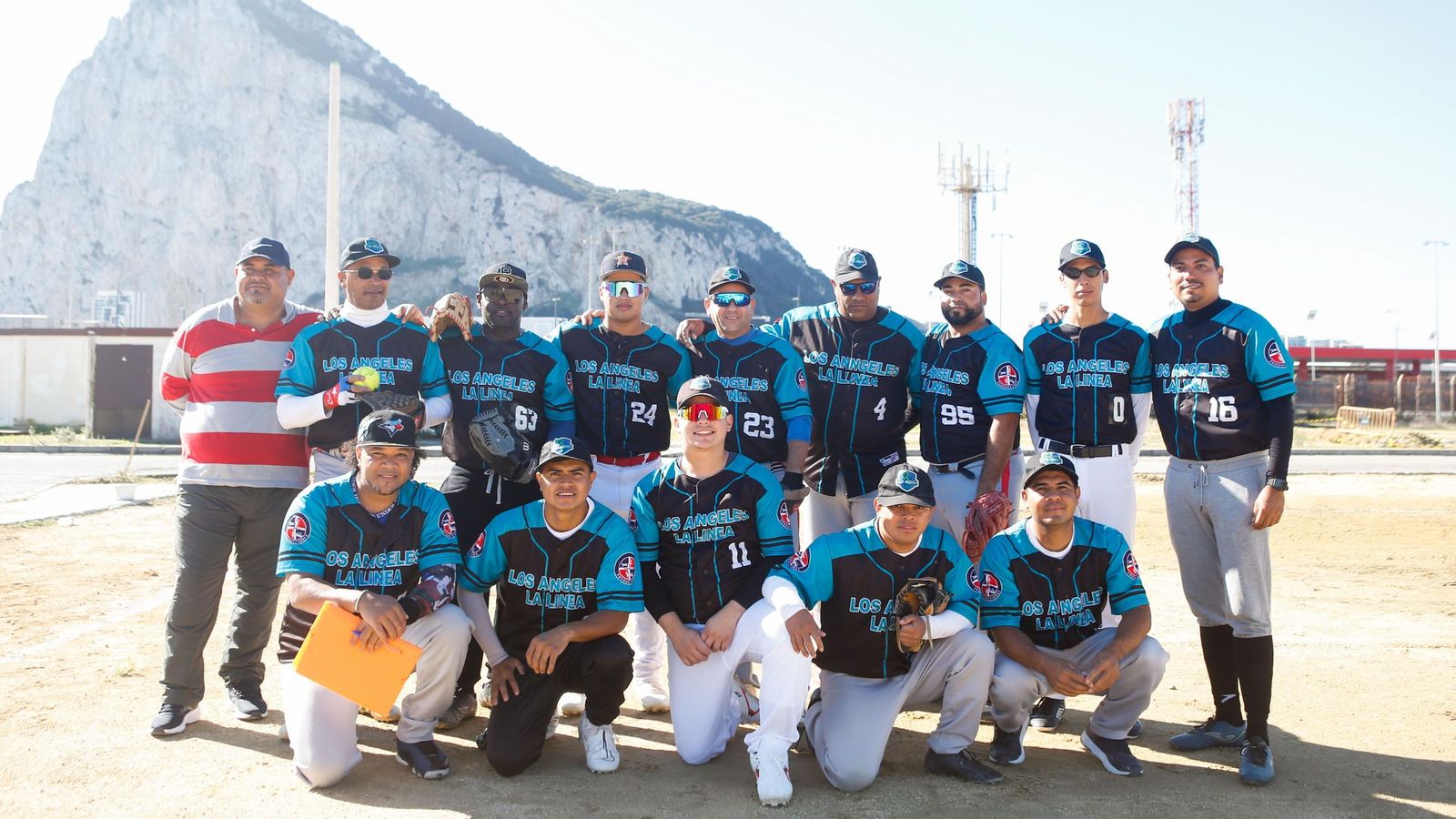 Las fotos del equipo de sófbol Los Ángeles de La Línea