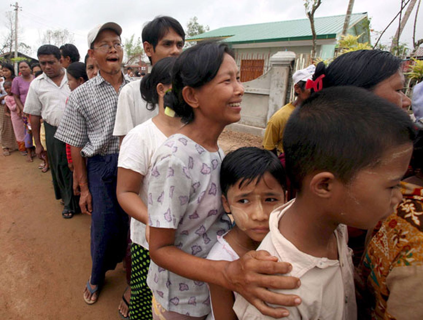 Myanmar acepta la ayuda internacional