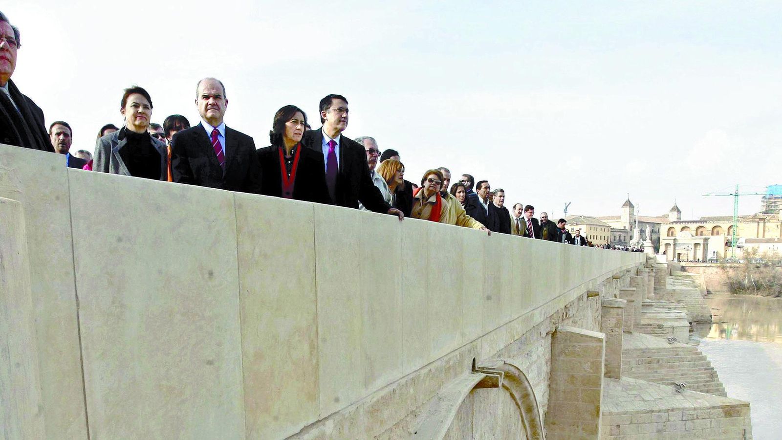 Inauguración del renovado Puente Romano, en enero de 2008.