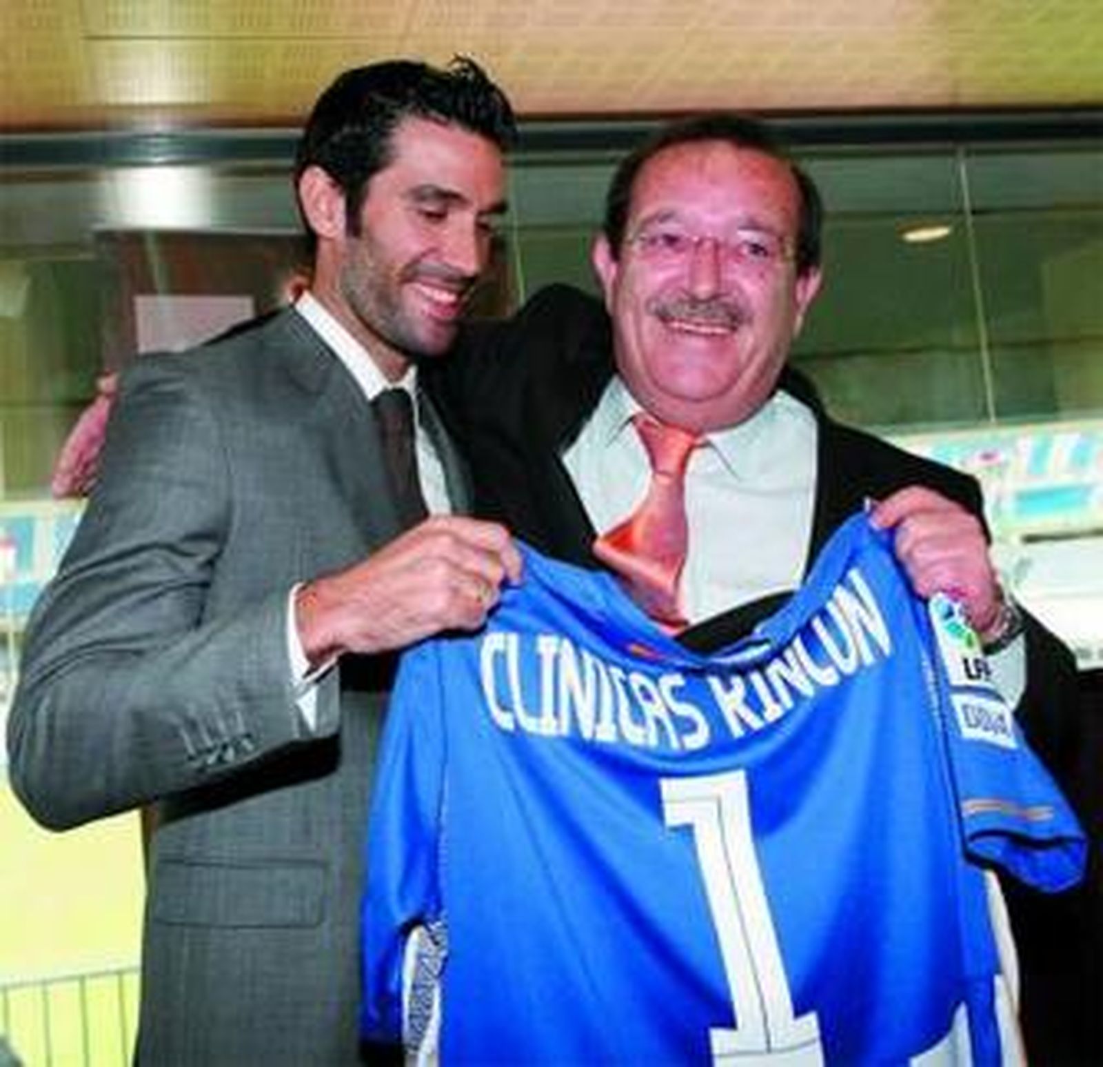 Fernando Sanz y Manuel Rincón, ayer en el antepalco de La Rosaleda.