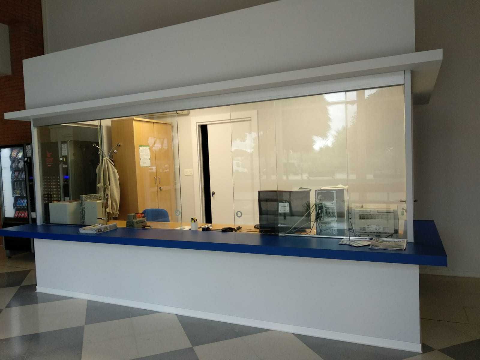 La entrada al pabellón presenta un hall de nueva creación, dentro de su programa de mejoras