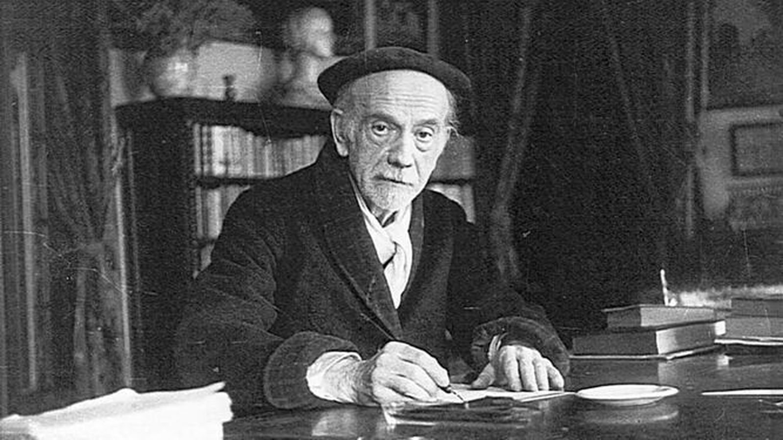 Baroja, posando de escritor.