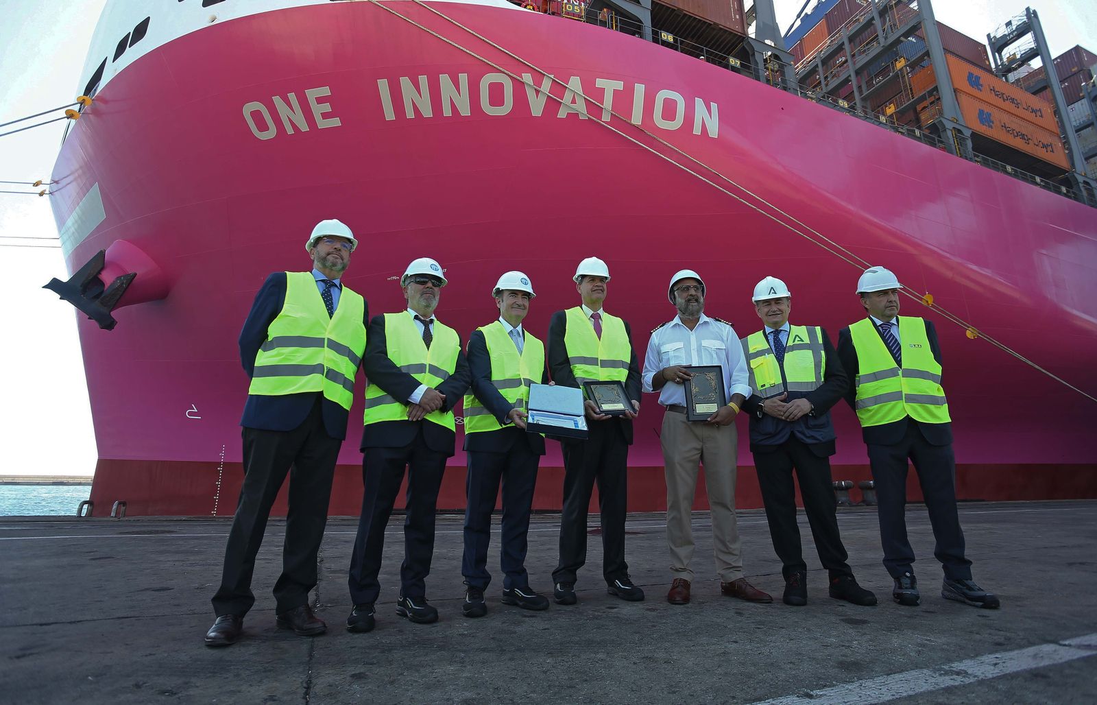 Fotos de la visita del buque ' One Innovation', el tercer portacontenedores más grande del mundo, en Algeciras