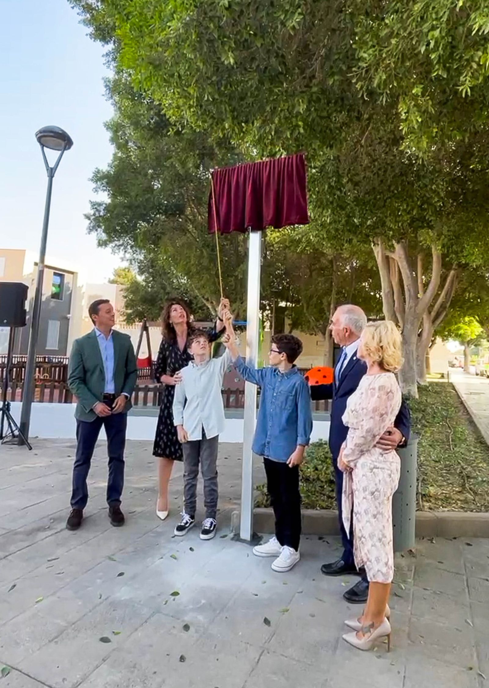 Inauguración de la plaza dedicada al Policía Local Paco Carretero Escribano