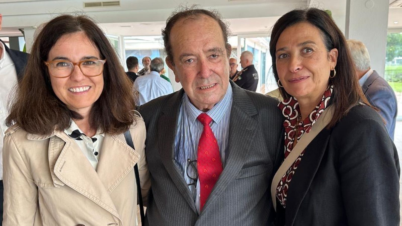 José de Mier con María José Benítez y Susana Porras.