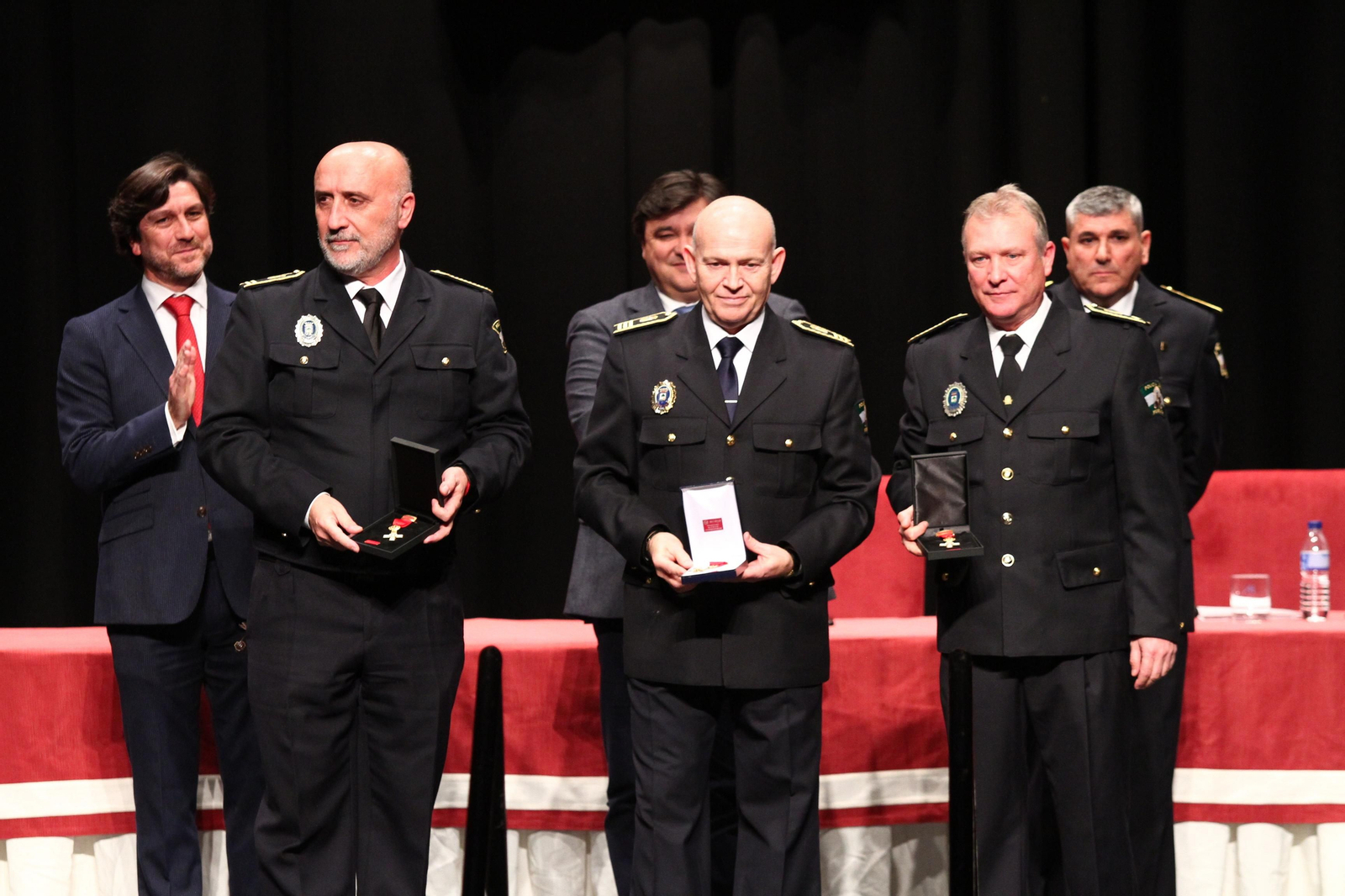 La policía Local entrega las medallas en el día de su patrón