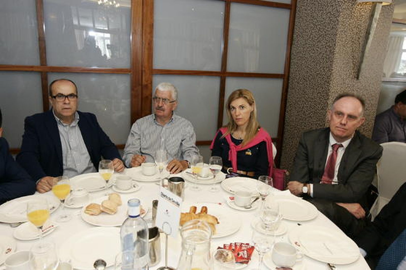 Antonio Torres, Hermelindo Castro, profesor de la UAL, la vicerrectora de la UAL, Isabel Román, y Enrique de los Ríos durante el evento

Foto: Javier Alonso / Rafael G.