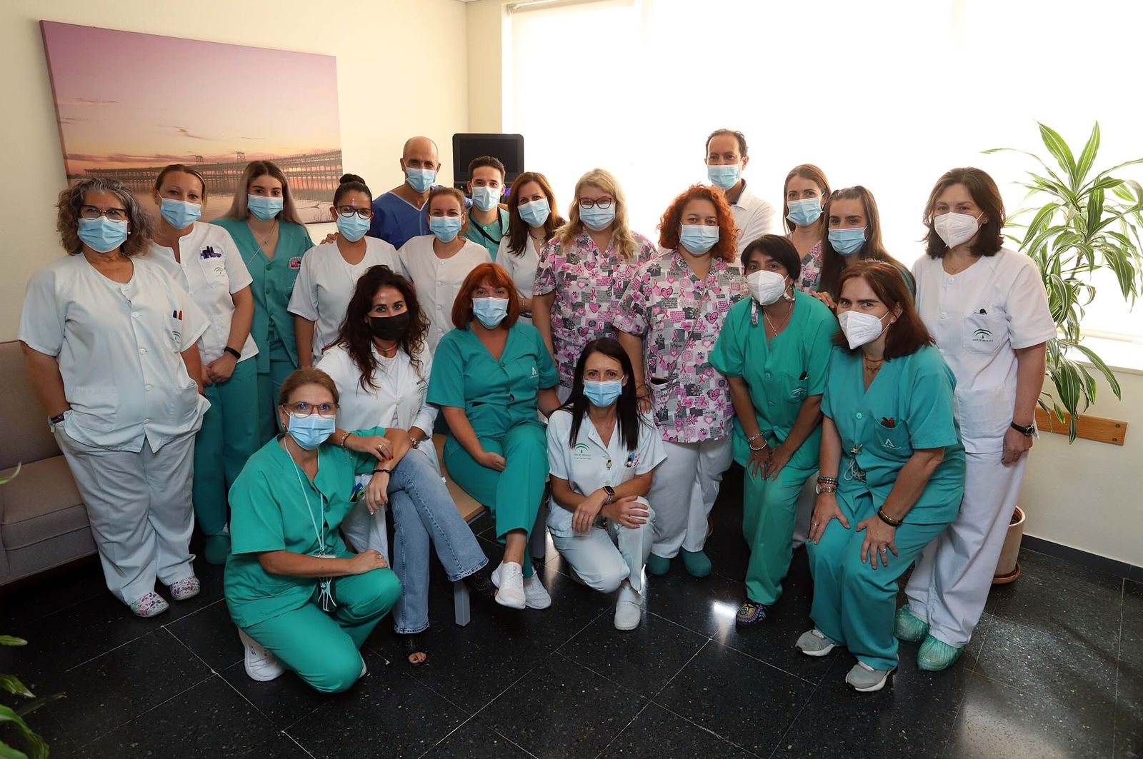Parte de los profesionales que integran la Unidad de Oncología de Huelva.