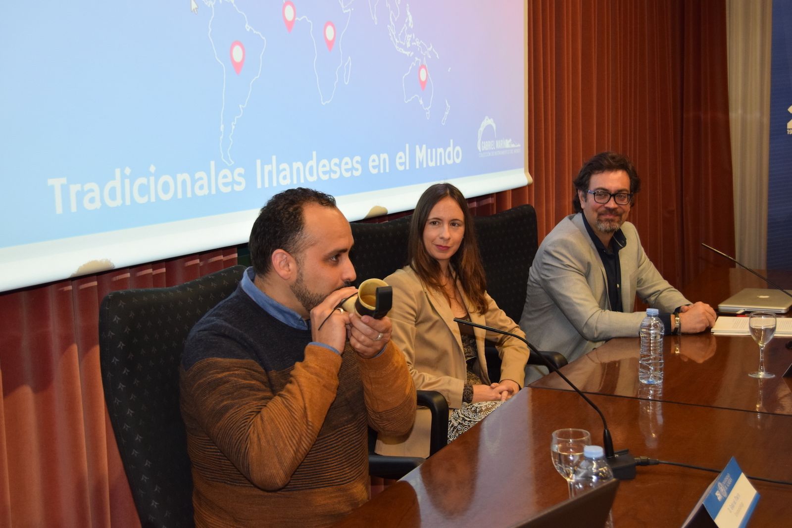 Conferencia de Gabriel Martín sobre los instrumentos tradicionales.