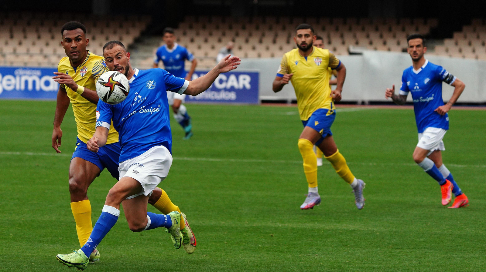 Imágenes del partido entre el Xerez DFC y el Vélez CF (0-0)