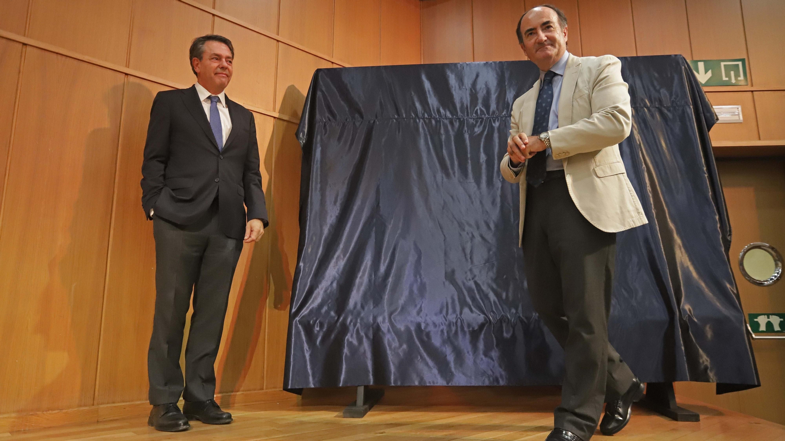 Fotos de la presentación del cuadro 'La Batalla de Algeciras' de Augusto Ferrer-Dalmau para el Puerto de Algeciras