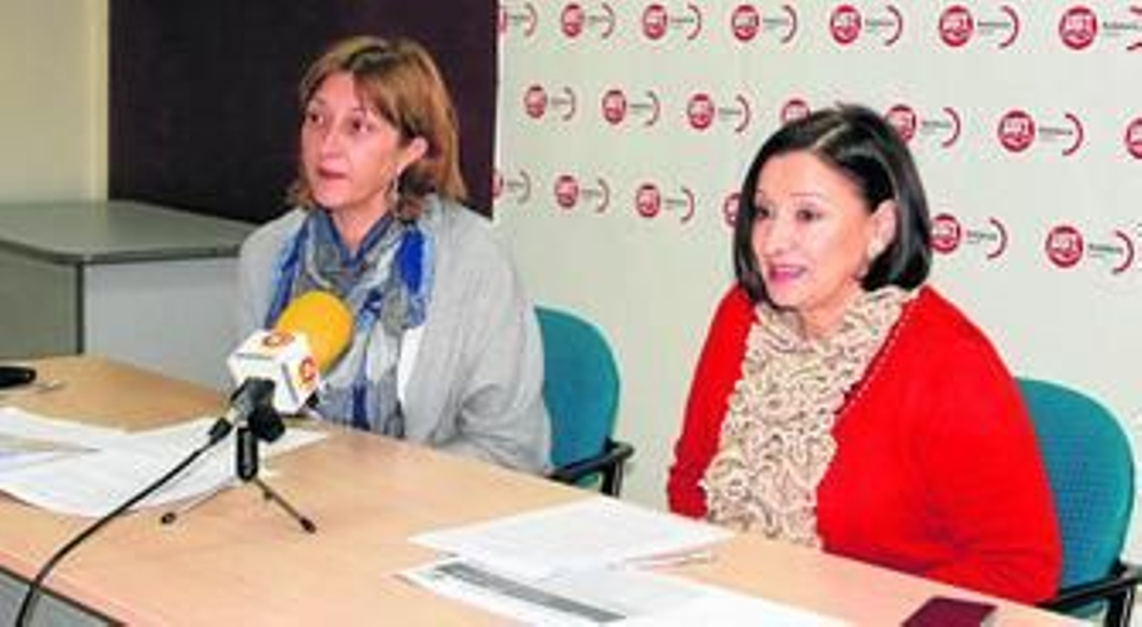 La secretaria general de FSP UGT Almería, Sunsi Requena, y la secretaria del Sector Autonómico de FSP UGT Almería, María Rosa Murcia Alarcón.