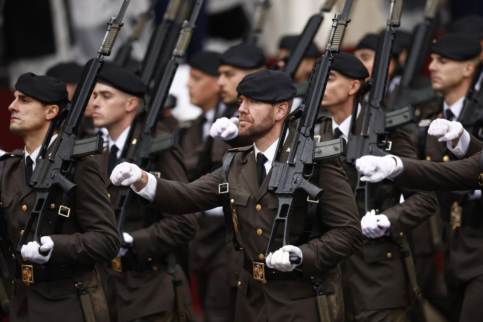 El desfile militar del Día de la Hispanidad, en imágenes